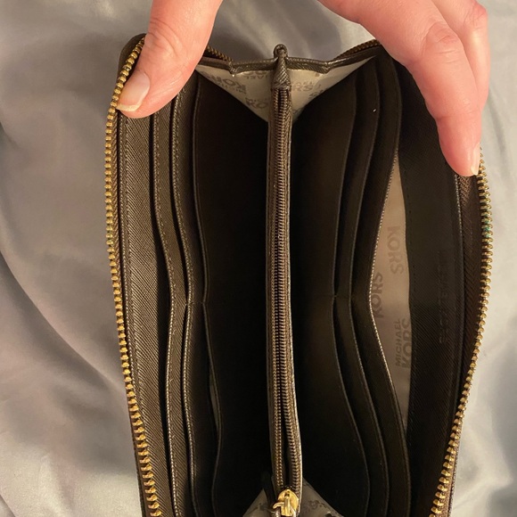 Michael Kors Purse & Wallet Bundle - Picture 15 of 16